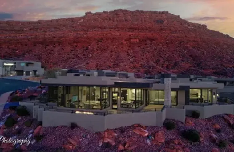 2001 W GRAYHAWK CIR, ST GEORGE, UT, 8477..., St George, UT 84770