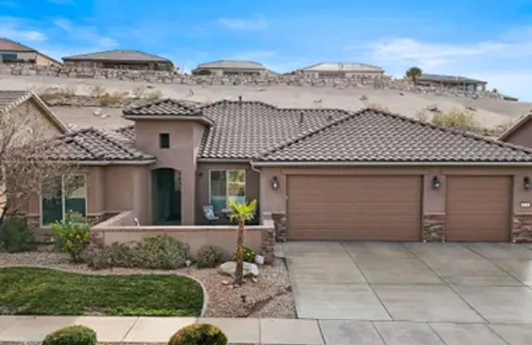 1731 W WHITESTONE DR, ST GEORGE, UT, 847..., St George, UT 84790