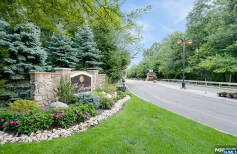 1202 POINTE GATE DR, LIVINGSTON, NJ, 070..., Livingston, NJ 07039