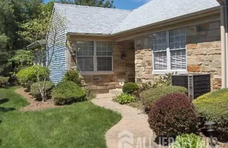 25 MARTIN VAN BUREN DR, MONROE, NJ, 0883..., Monroe, NJ 08831