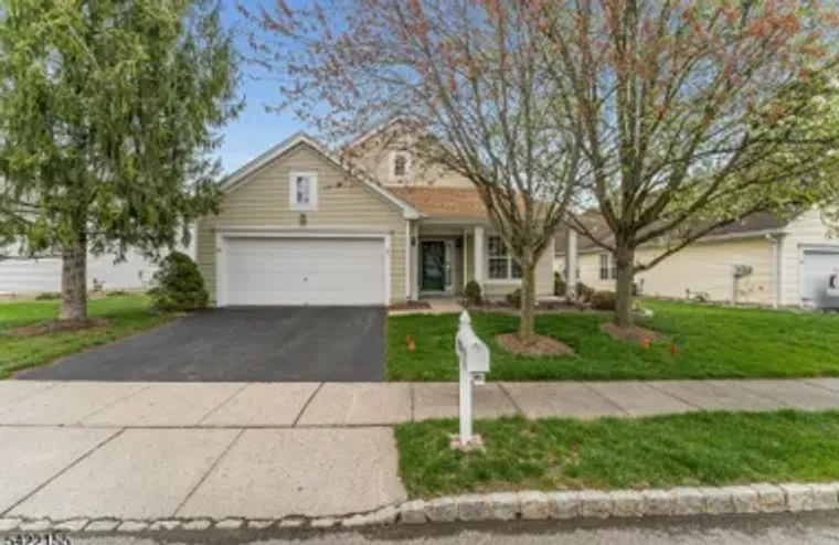 107 KENSINGTON CIR, WHITE TWP., NJ, 0782..., White Twp., NJ 07823