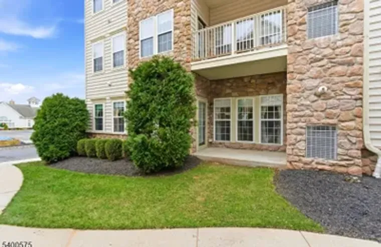 2 WATERMAN LN UNIT 203, HILLSBOROUGH, NJ..., Hillsborough, NJ 08844