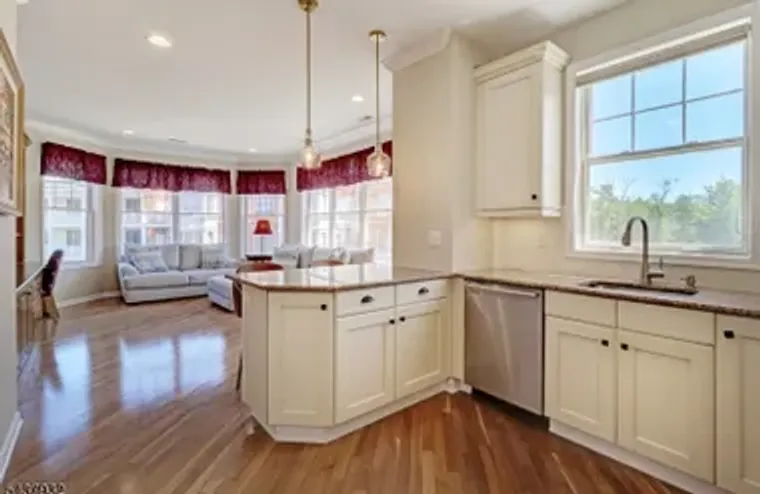 3412 POINTE GATE DR 412, LIVINGSTON TWP...., Livingston Twp., NJ 07039