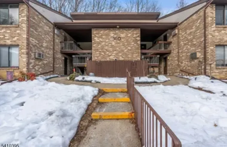 160 CROSS SLOPE CT J, MANALAPAN TWP., NJ..., Manalapan Twp., NJ 07726