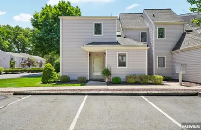 136 CHANGEBRIDGE RD J7, MONTVILLE TOWNSH..., Montville Township, NJ 07045