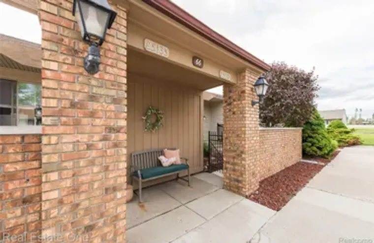 25137 JEFFERSON CT 4, SOUTHLYONCITY_OAKL..., Southlyoncity_oakland, MI 48178