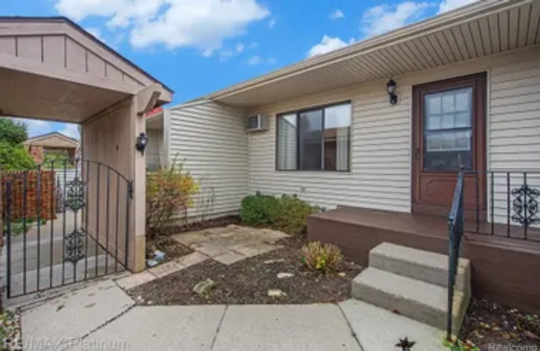 61961 YORKTOWN DR UNIT 4, SOUTH LYON, MI..., South Lyon, MI 48178