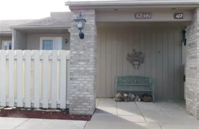 62340 ARLINGTON CIR 3, SOUTHLYONCITY_OAK..., Southlyoncity_oakland, MI 48178