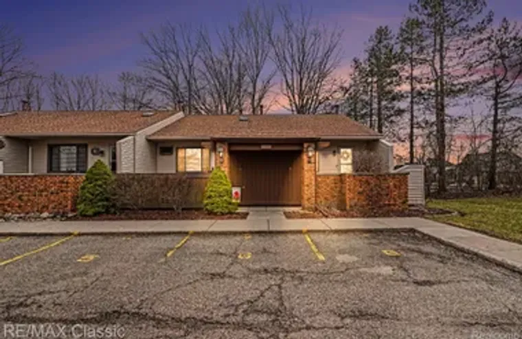 25691 LEXINGTON DR 5, SOUTHLYONCITY_OAKL..., Southlyoncity_oakland, MI 48178