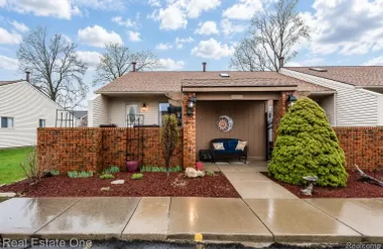 62072 YORK TOWN DR 1, SOUTHLYONCITY_OAKL..., Southlyoncity_oakland, MI 48178