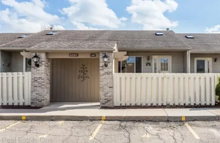 62181 ARLINGTON CIR 4, SOUTHLYONCITY_OAK..., Southlyoncity_oakland, MI 48178