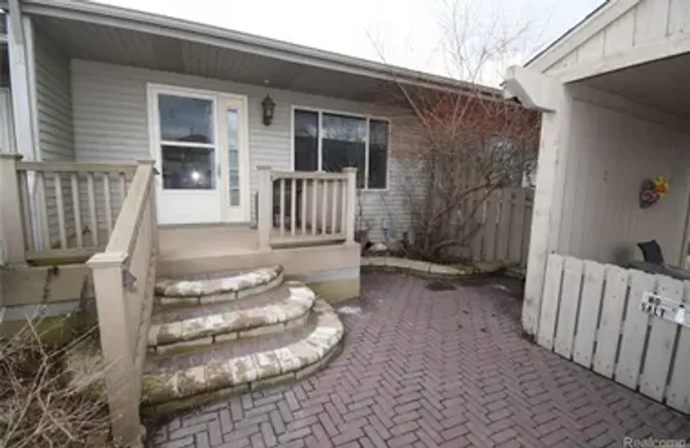 62310 ARLINGTON CIR 3, SOUTHLYONCITY_OAK..., Southlyoncity_oakland, MI 48178