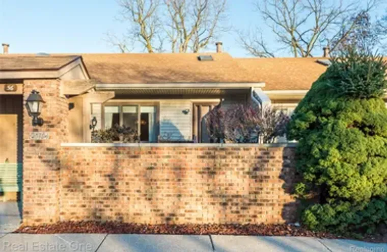 25104 25104 HAMILTON CT 4, SOUTHLYONCITY..., Southlyoncity_oakland, MI 48178