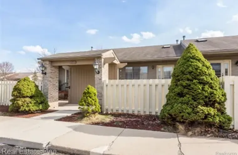 62360 ARLINGTON CIR 2, SOUTHLYONCITY_OAK..., Southlyoncity_oakland, MI 48178