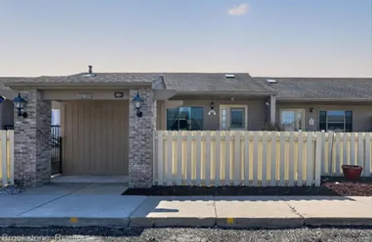 62401 RALEIGH CT 4, SOUTHLYONCITY_OAKLAN..., Southlyoncity_oakland, MI 48178