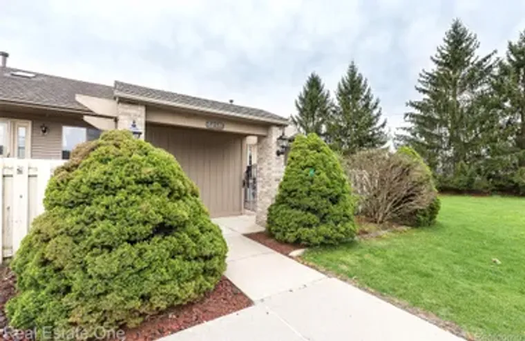 62511 RALEIGH CT 6, SOUTHLYONCITY_OAKLAN..., Southlyoncity_oakland, MI 48178