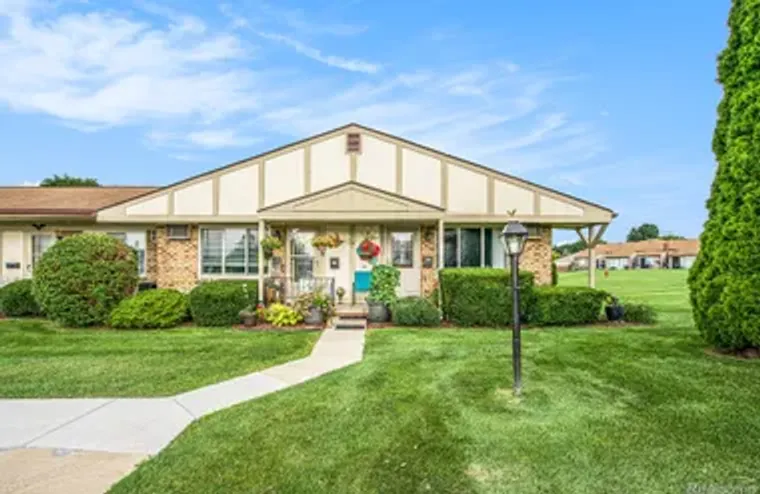 25235 FRANKLIN TER # 8, SOUTH LYON, MI, ..., South Lyon, MI 48178