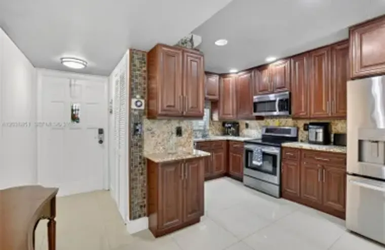 8941 S HOLLYBROOK BLVD 205, PEMBROKE PIN..., Pembroke Pines, FL 33025