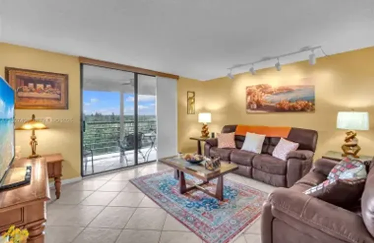 900 SAINT CHARLES PL PH 9, PEMBROKE PINE..., Pembroke Pines, FL 33026