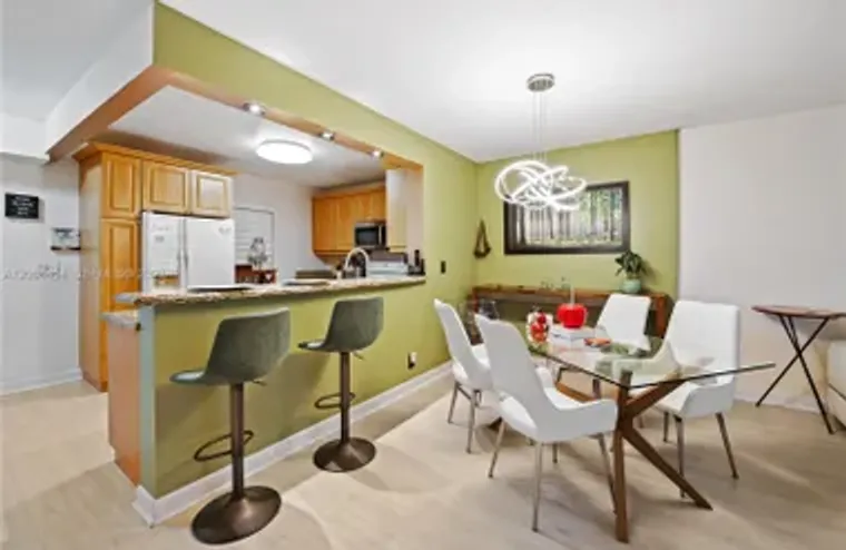 424 SE 10TH ST 104, DANIA BEACH, FL, 330..., Dania Beach, FL 33004