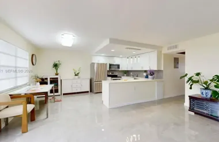 325 WELLINGTON G G, WEST PALM BEACH, FL,..., West Palm Beach, FL 33417