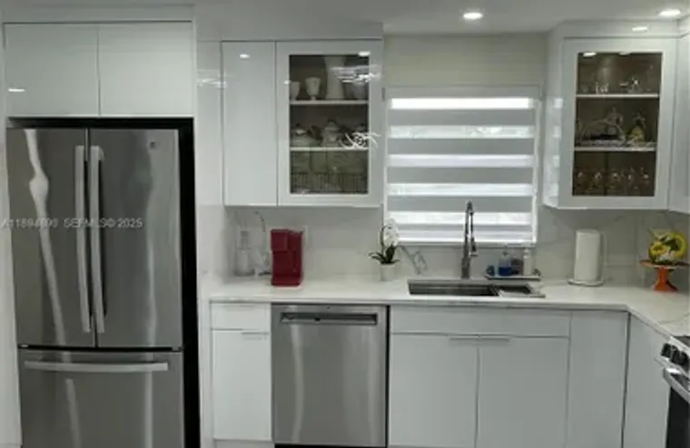 150 S HOLLYBROOK TER 303, PEMBROKE PINES..., Pembroke Pines, FL 33025