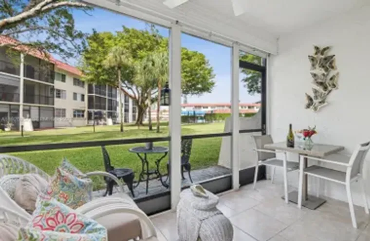 9511 N HOLLYBROOK LAKE DR 108, PEMBROKE ..., Pembroke Pines, FL 33025