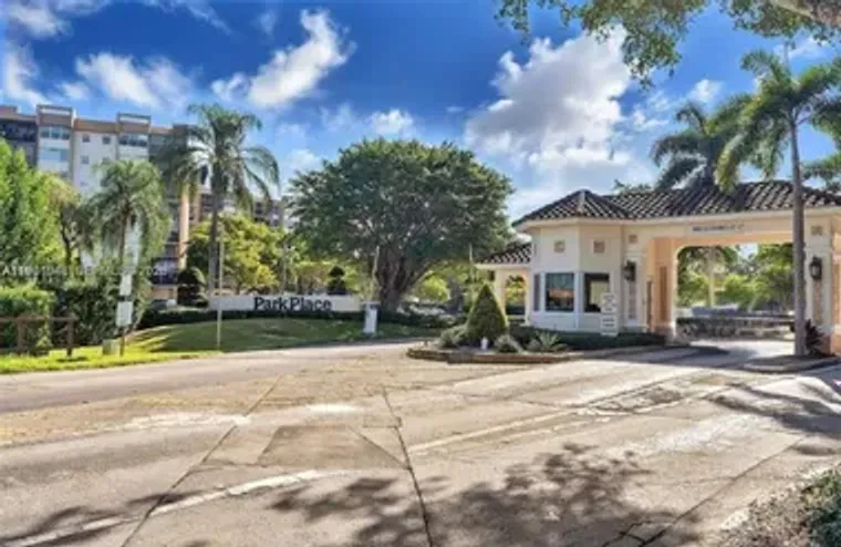 1300 SAINT CHARLES PL L22, PEMBROKE PINE..., Pembroke Pines, FL 33026