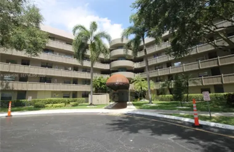 900 COLONY POINT CIR 216, PEMBROKE PINES..., Pembroke Pines, FL 33026