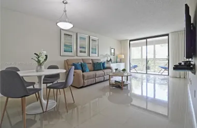 1100 COLONY POINT CIR 419, PEMBROKE PINE..., Pembroke Pines, FL 33026