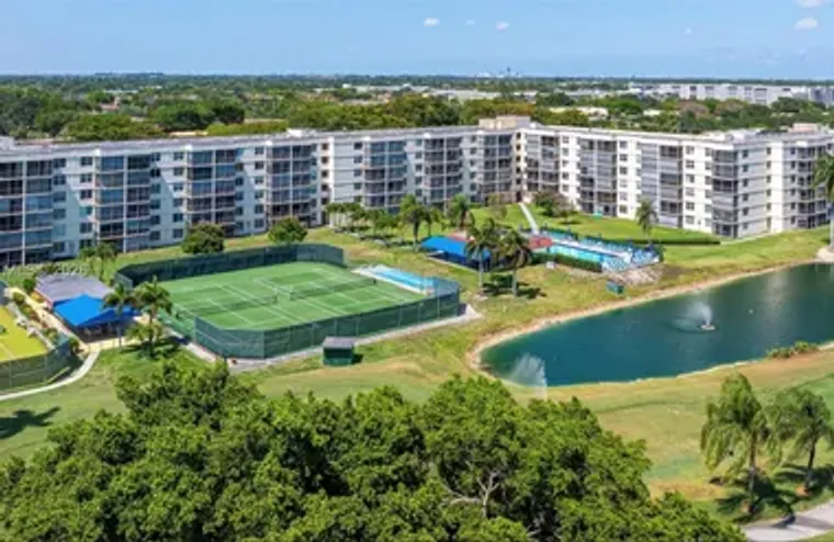 800 S HOLLYBROOK DR 305, PEMBROKE PINES,..., Pembroke Pines, FL 33025