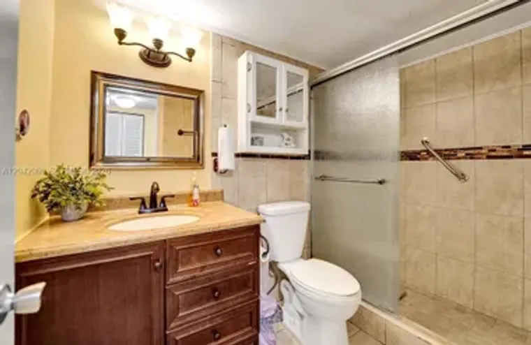 1000 COLONY POINT CIR 422, PEMBROKE PINE..., Pembroke Pines, FL 33026