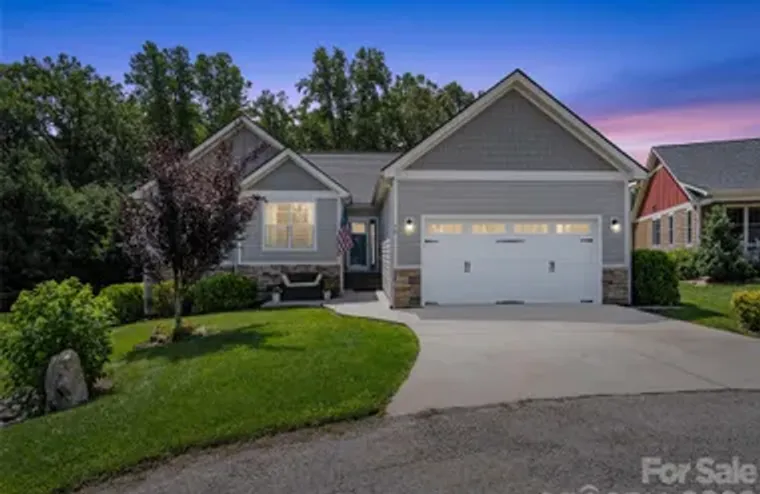 76 S ANVIL AVE, HENDERSONVILLE, NC, 2879..., Hendersonville, NC 28792