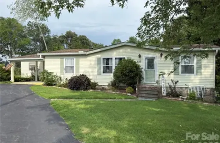 227 CRANBROOK CIR, HENDERSONVILLE, NC, 2..., Hendersonville, NC 28792