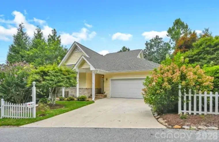 230 CARRIAGE SUMMITT WAY 2423, HENDERSON..., Hendersonville, NC 28791