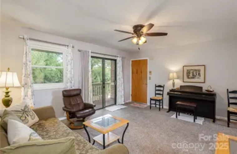 103 OAKWOOD PL APT 4, HENDERSONVILLE, NC..., Hendersonville, NC 28792