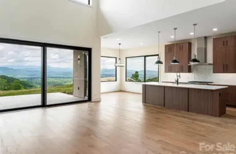 24 S WATCHMAN DR 10 & 11, HENDERSONVILLE..., Hendersonville, NC 28791