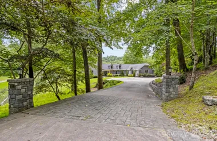 301 WINDING MEADOWS DR, FLAT ROCK, NC, 2..., Flat Rock, NC 28731