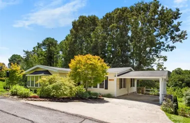 200 CRANBROOK CIR, HENDERSONVILLE, NC, 2..., Hendersonville, NC 28792