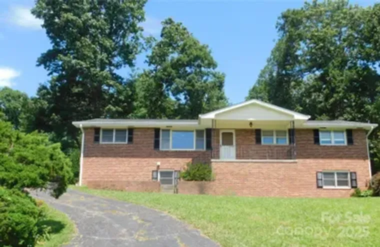 125 FULTON DR, HENDERSONVILLE, NC, 28792, Hendersonville, NC 28792