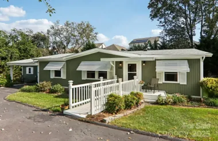 226 CRANBROOK CIR, HENDERSONVILLE, NC, 2..., Hendersonville, NC 28792