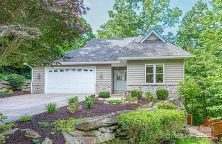 299 CARRIAGE SUMMITT WAY, HENDERSONVILLE..., Hendersonville, NC 28791