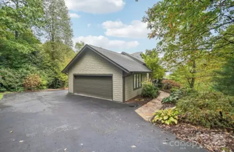 107 WOODGLEN CT, FLAT ROCK, NC, 28731, Flat Rock, NC 28731