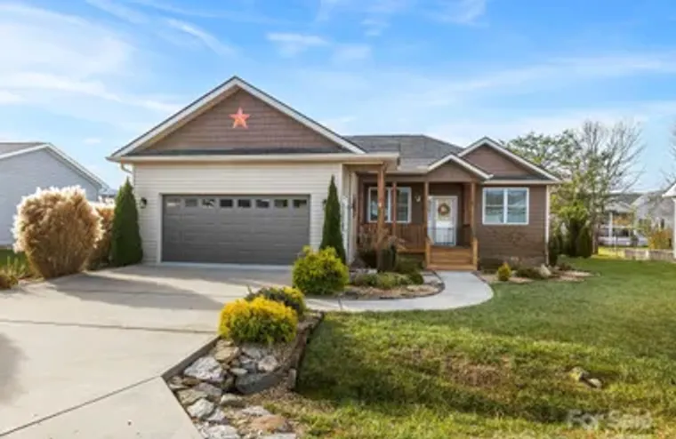 371 BEECHNUT DR, HENDERSONVILLE, NC, 287..., Hendersonville, NC 28739