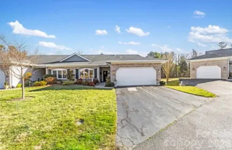 24 COUNTRY MEADOWS LN, HENDERSONVILLE, N..., Hendersonville, NC 28792