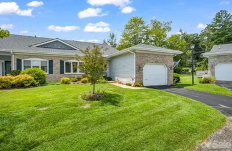 20 COUNTRY MEADOWS LN, HENDERSONVILLE, N..., Hendersonville, NC 28792