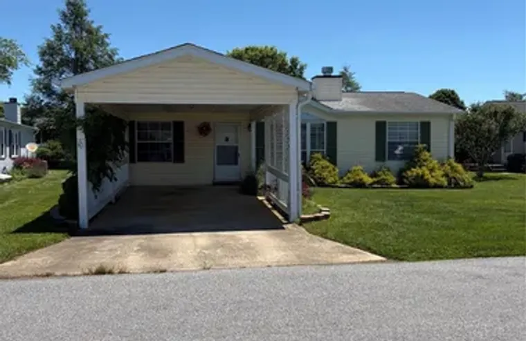 261 WHITE ASH CIR, HENDERSONVILLE, NC, 2..., Hendersonville, NC 28739