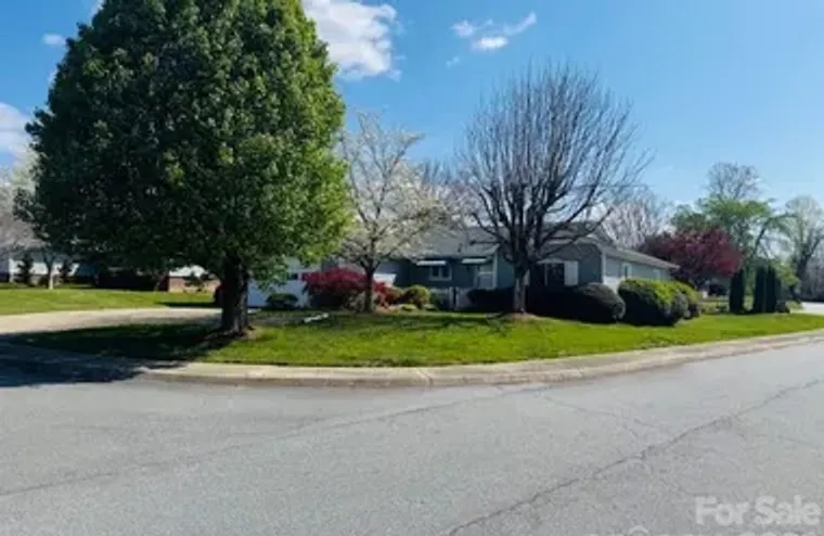 200 DARTCREST DR, HENDERSONVILLE, NC, 28..., Hendersonville, NC 28792