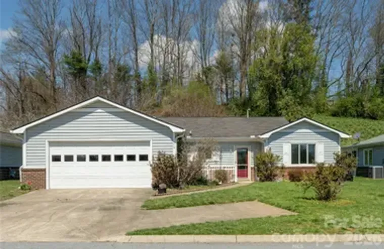 176 DERBYSHIRE DR, HENDERSONVILLE, NC, 2..., Hendersonville, NC 28792