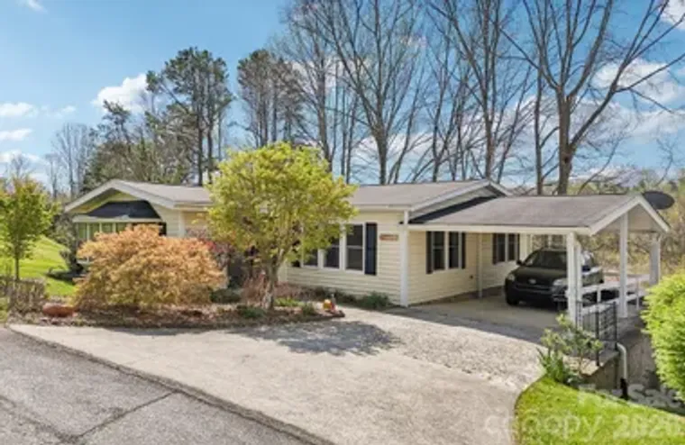 200 CRANBROOK CIR, HENDERSONVILLE, NC, 2..., Hendersonville, NC 28792